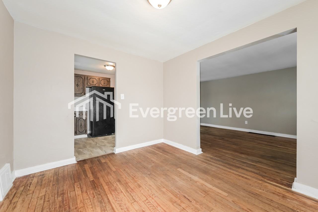 912 Macfarlane Dr - Photo 5 of 15