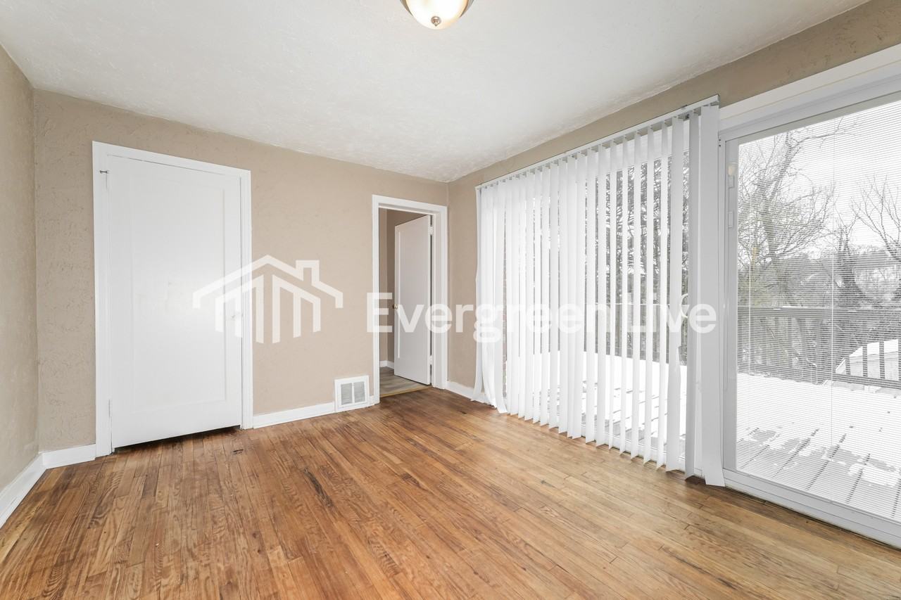912 Macfarlane Dr - Photo 7 of 15