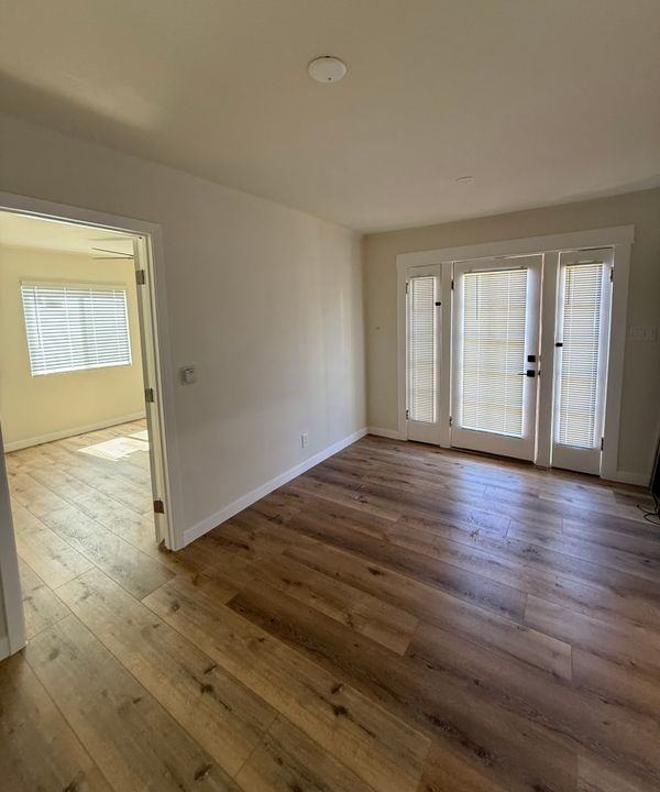 4426 1/2 Lockwood Ave - Photo 2 of 10