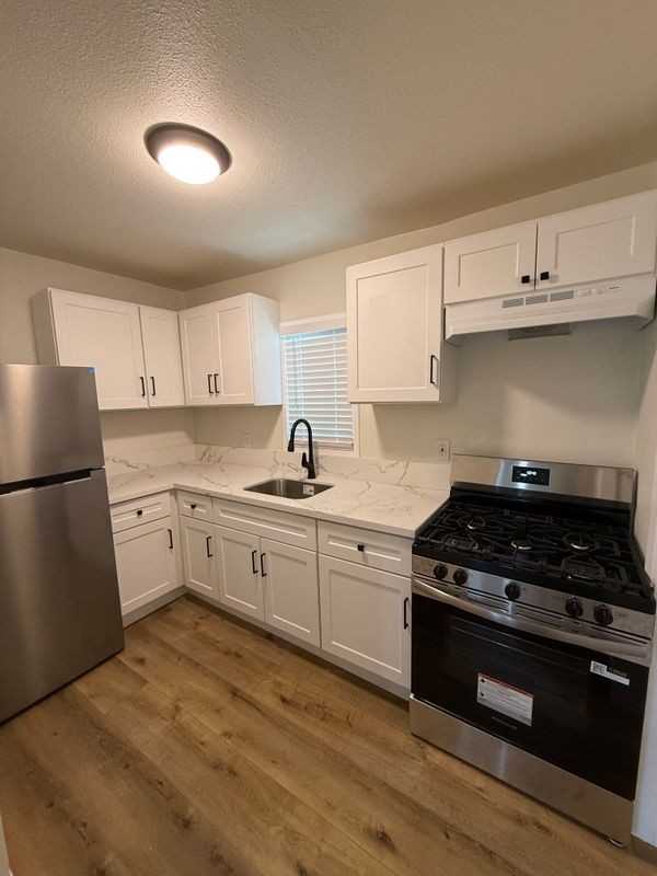 4426 1/2 Lockwood Ave - Photo 3 of 10
