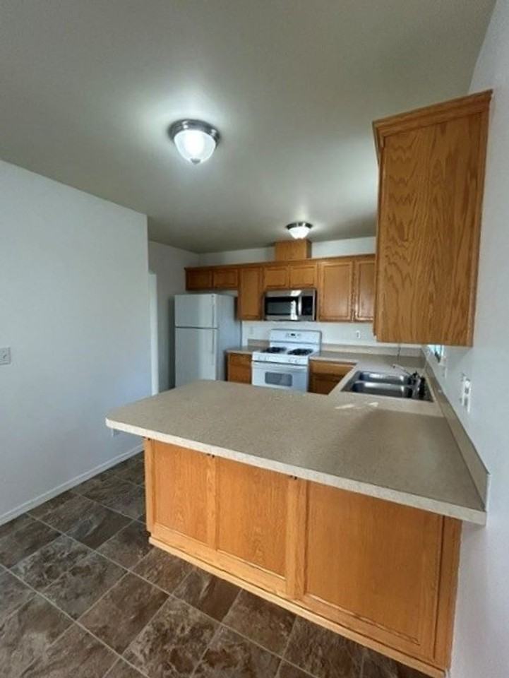 1815 Sw Easy St - Photo 7 of 32