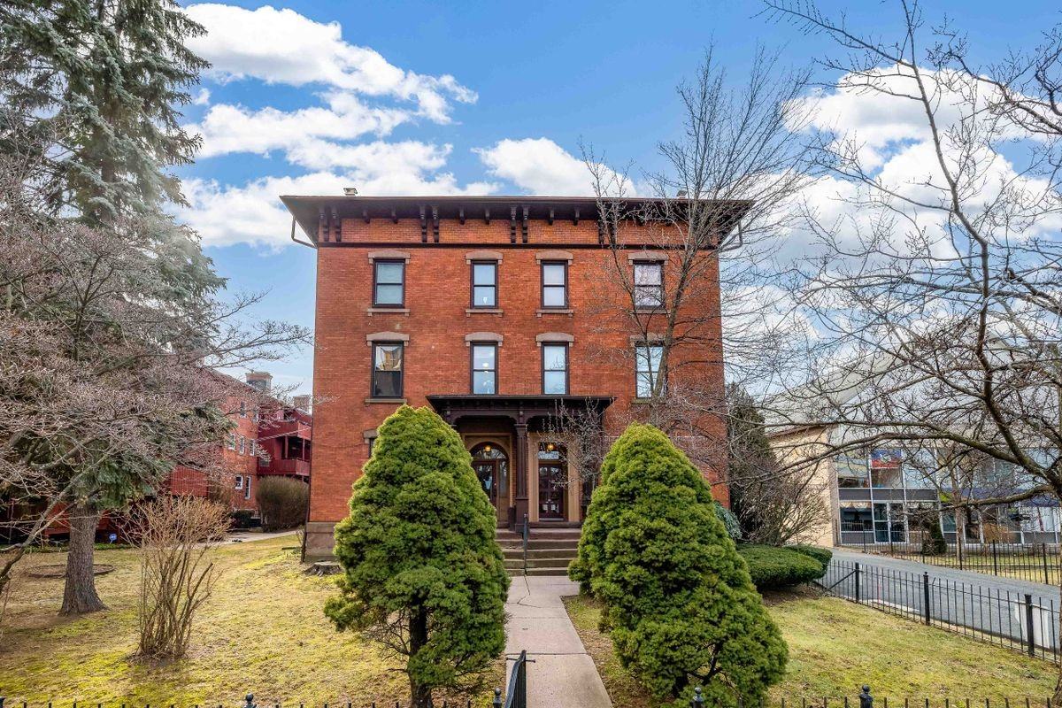 239 Farmington Ave - Photo 4 of 18