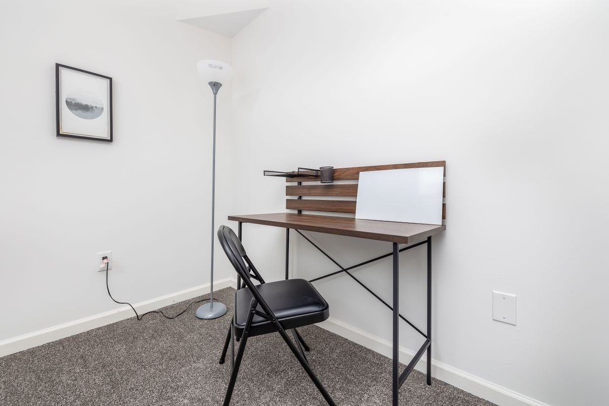 239 Farmington Ave - Photo 5 of 18