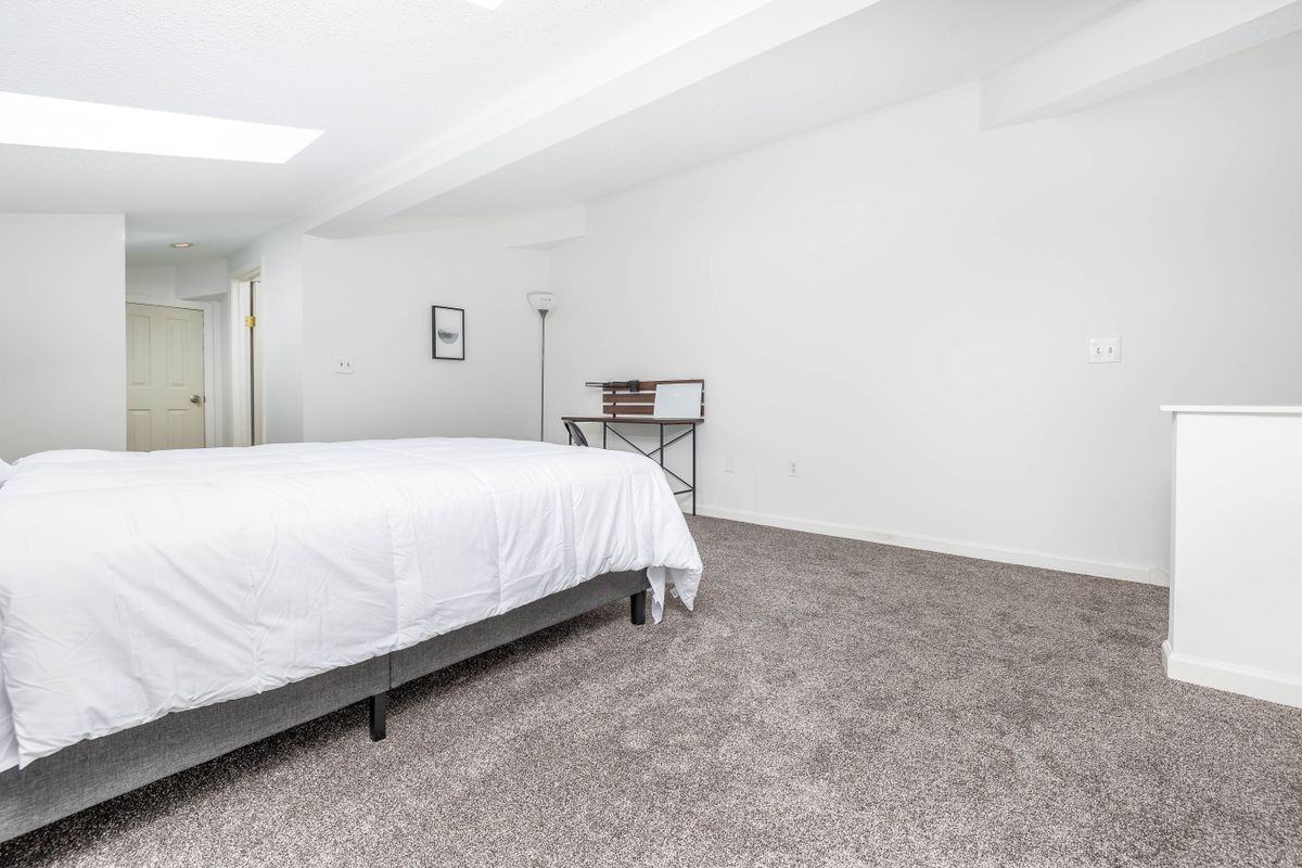 239 Farmington Ave - Photo 6 of 18