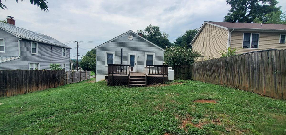 518 Carter St - Photo 2 of 19