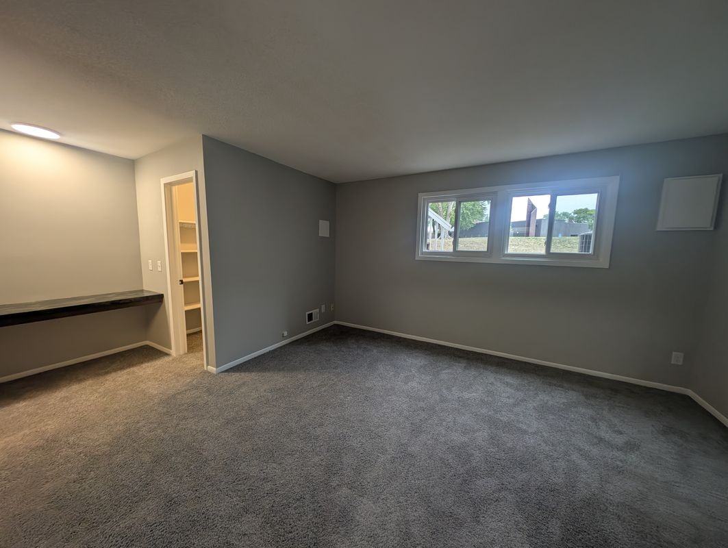 7427 143rd Street Ct - Photo 4 of 12