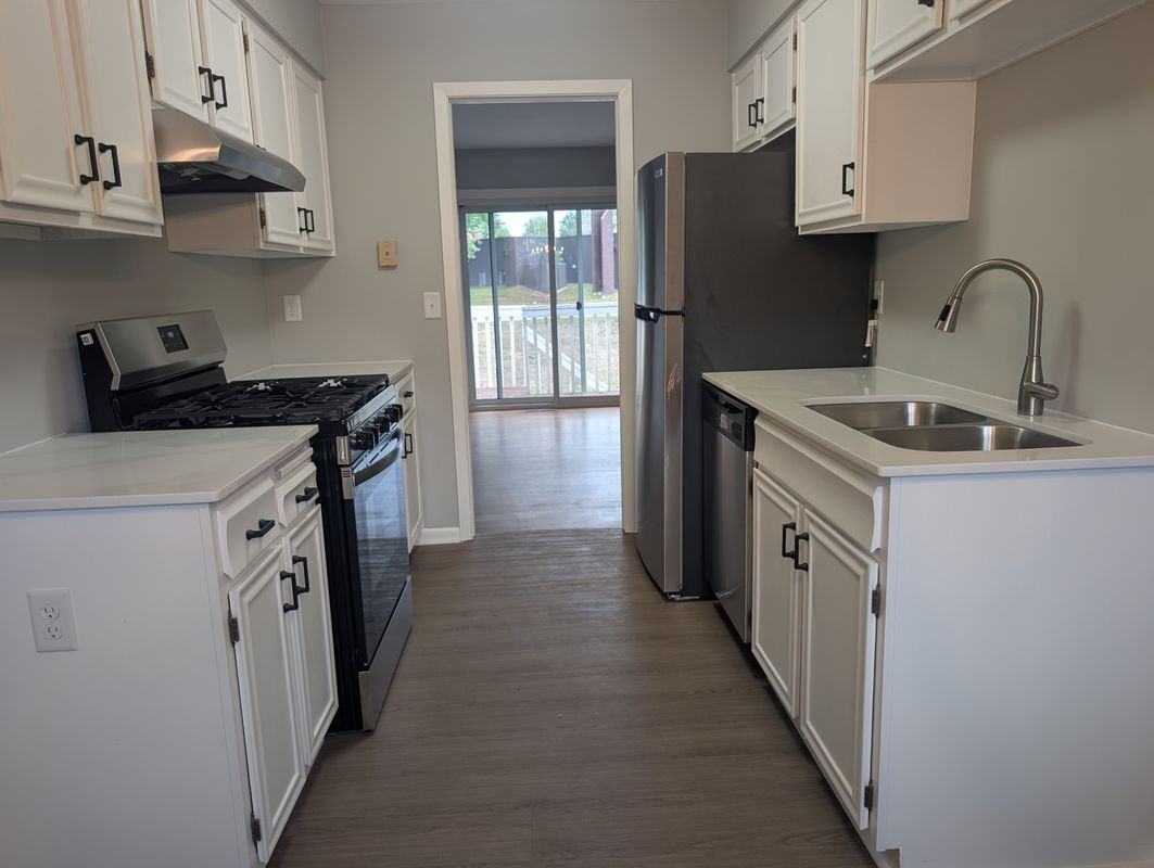 7427 143rd Street Ct - Photo 7 of 12