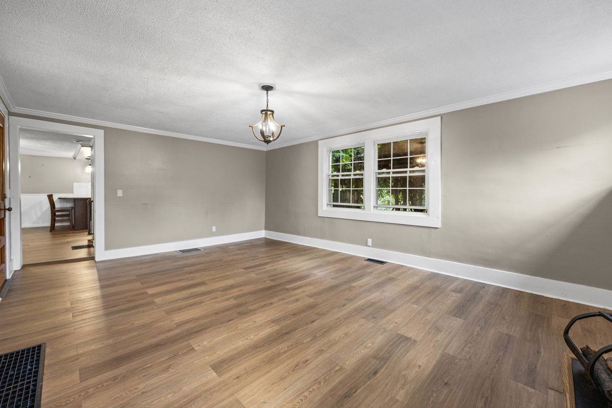3762 Lake Rd N - Photo 3 of 32