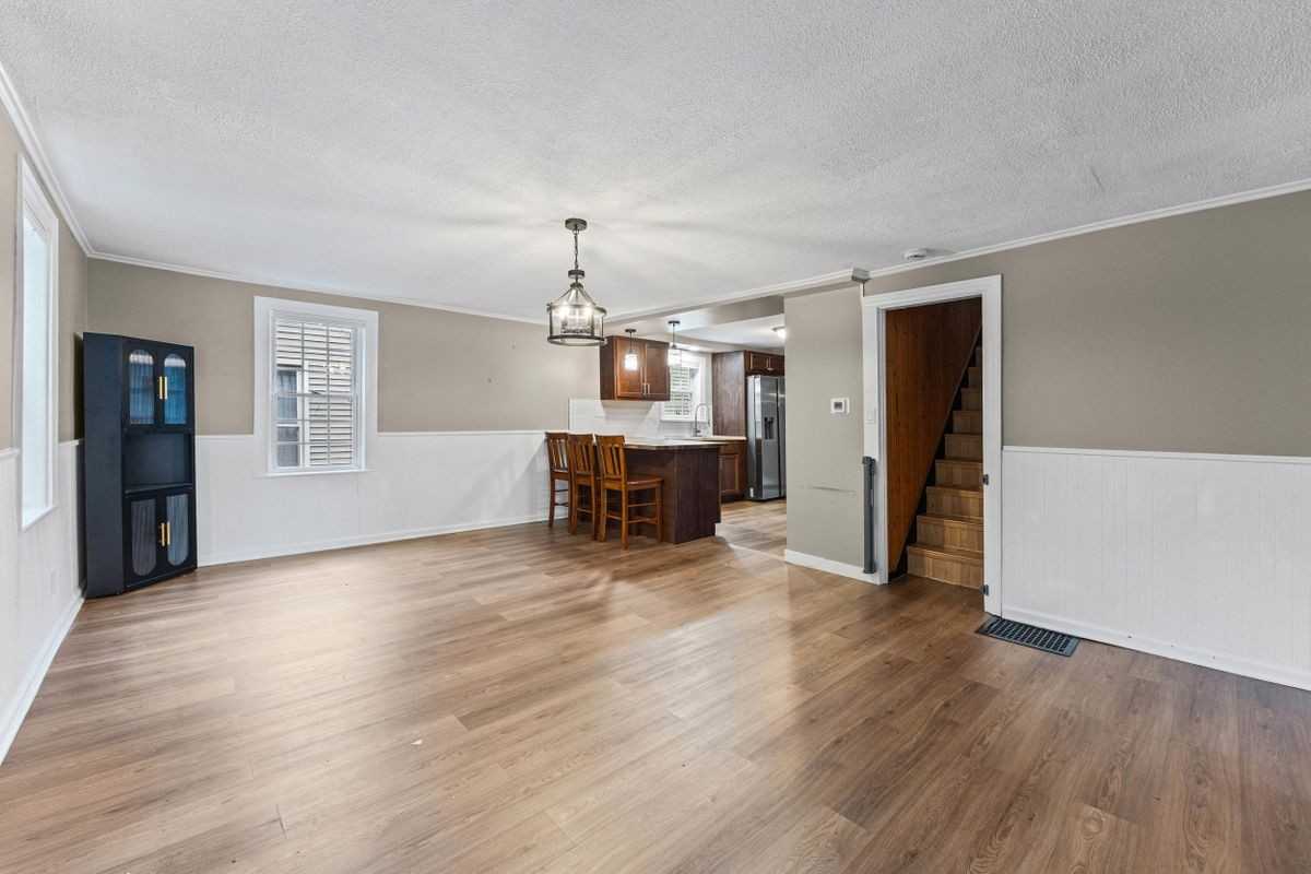 3762 Lake Rd N - Photo 7 of 32