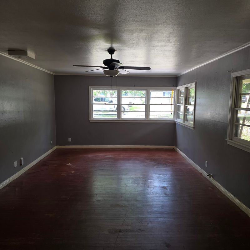 615 Lynn Ave - Photo 6 of 17