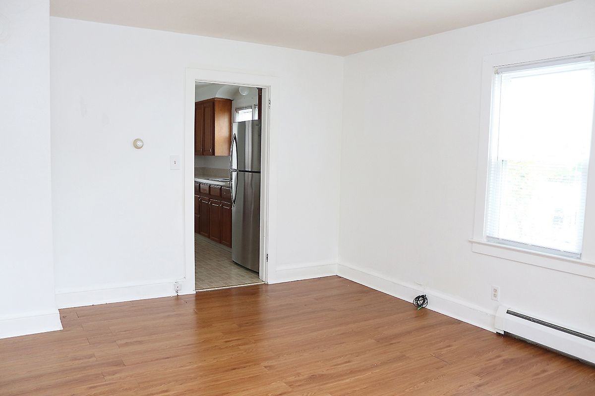 94 Wadhams Ave - Photo 3 of 14