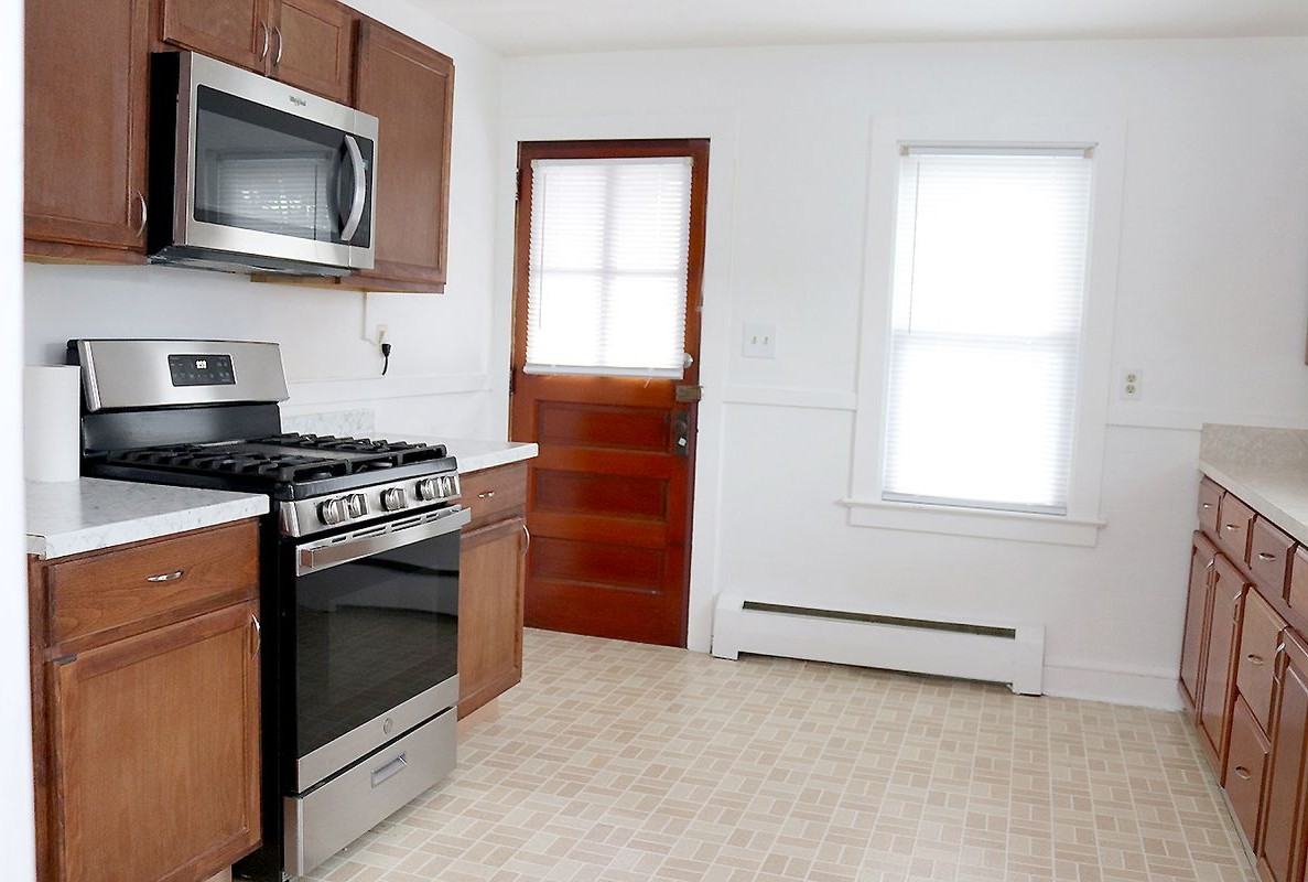 94 Wadhams Ave - Photo 5 of 14