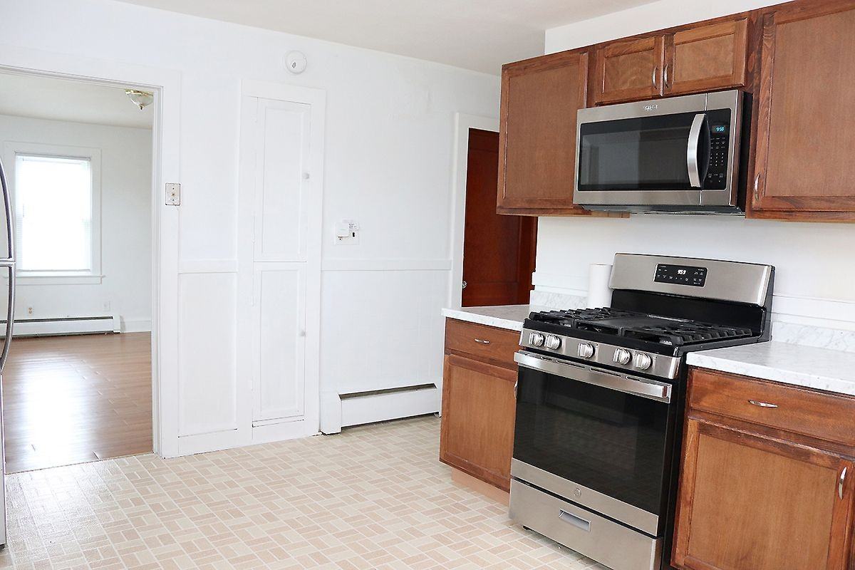 94 Wadhams Ave - Photo 6 of 14