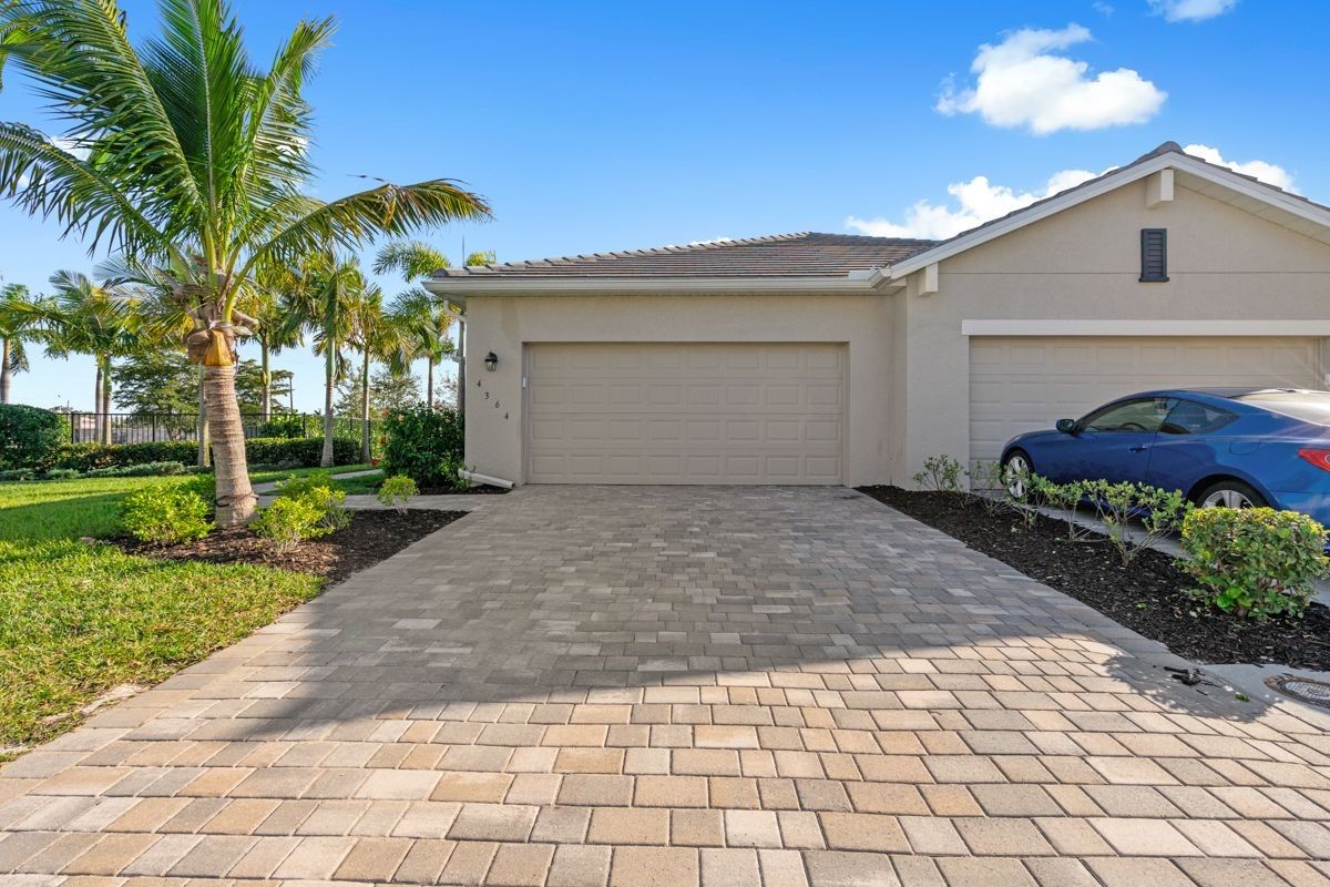 4364 Lemongrass Dr