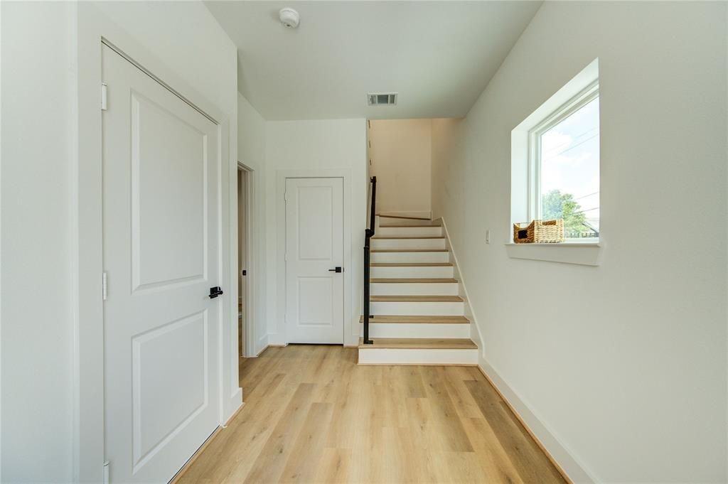 4043 Buck St - Photo 5 of 44