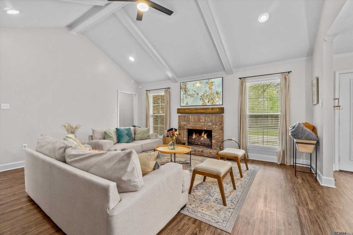 1311 Tallwood Dr - Photo 3 of 25