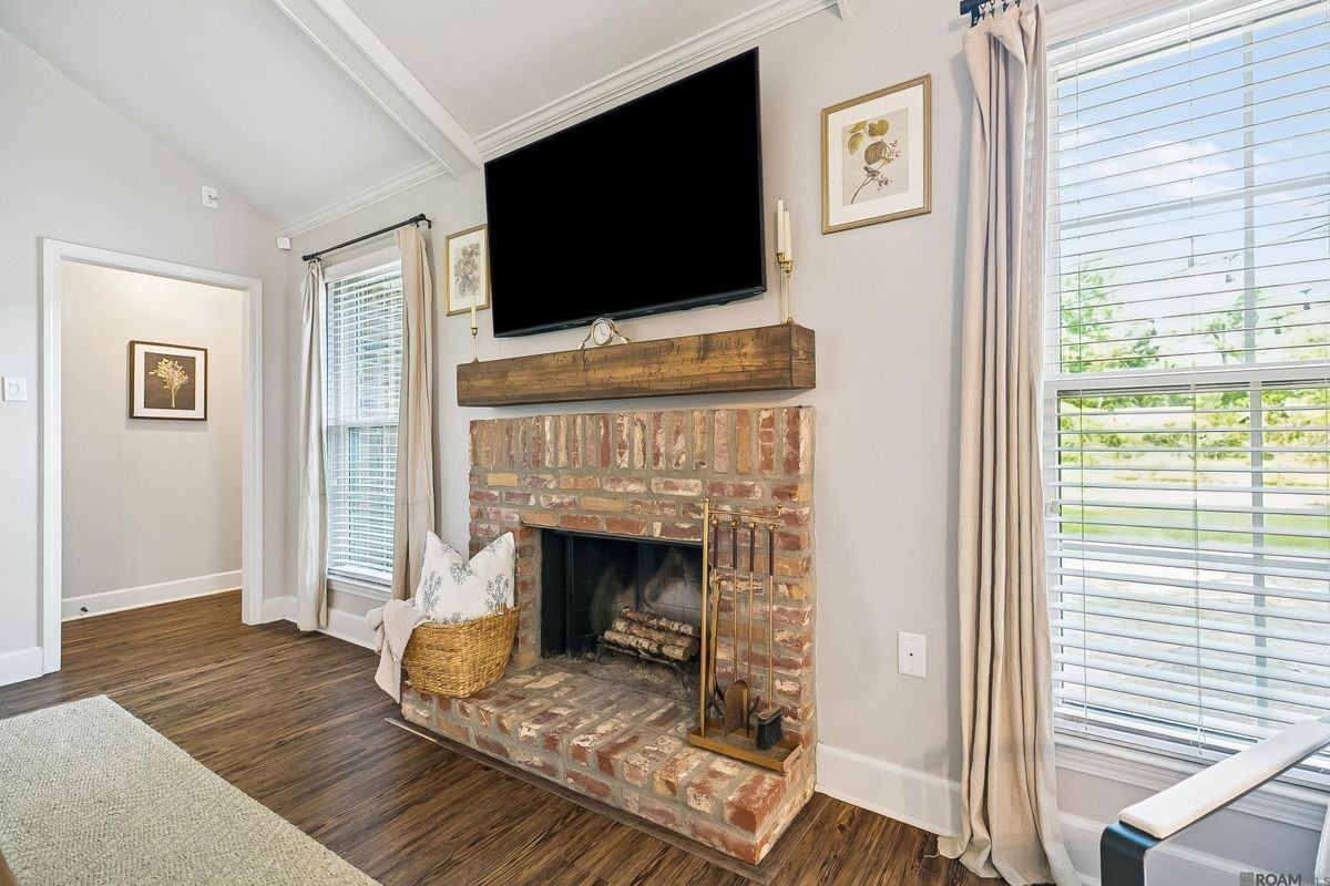 1311 Tallwood Dr - Photo 4 of 25