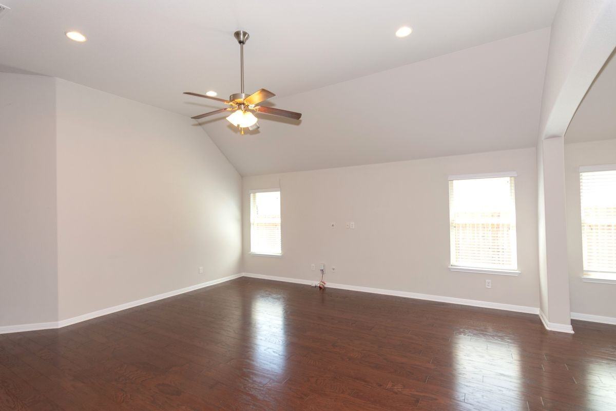 1916 Bobbywoods Ln - Photo 5 of 38