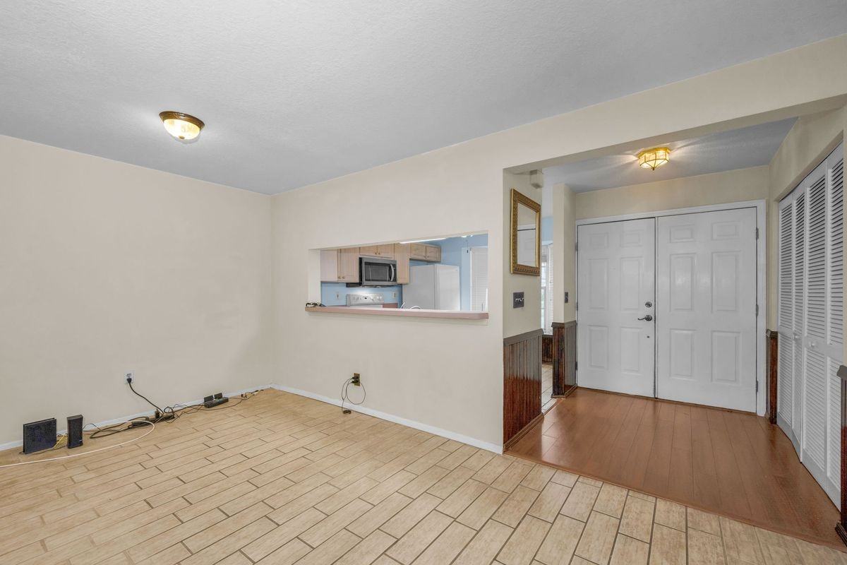 2401 Gun Flint Trl - Photo 3 of 5
