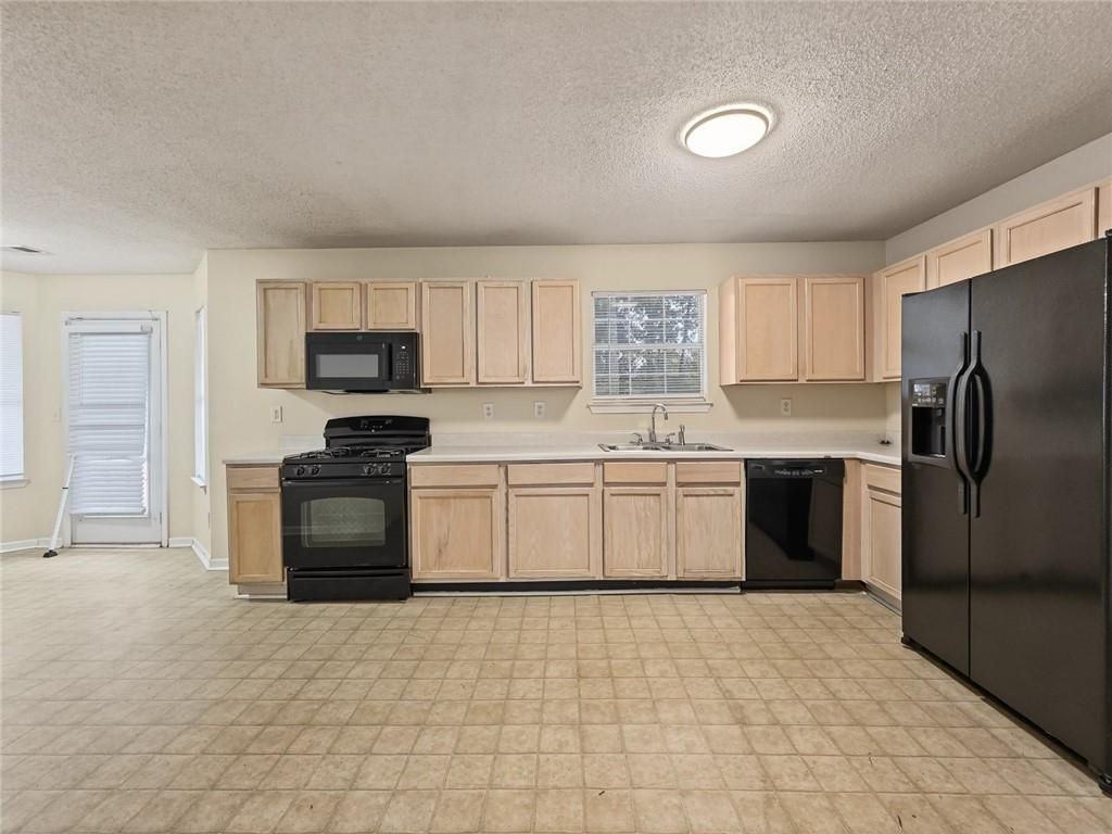 2416 Rambling Way - Photo 5 of 25