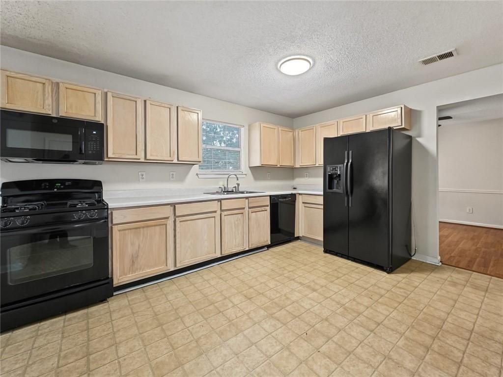 2416 Rambling Way - Photo 6 of 25
