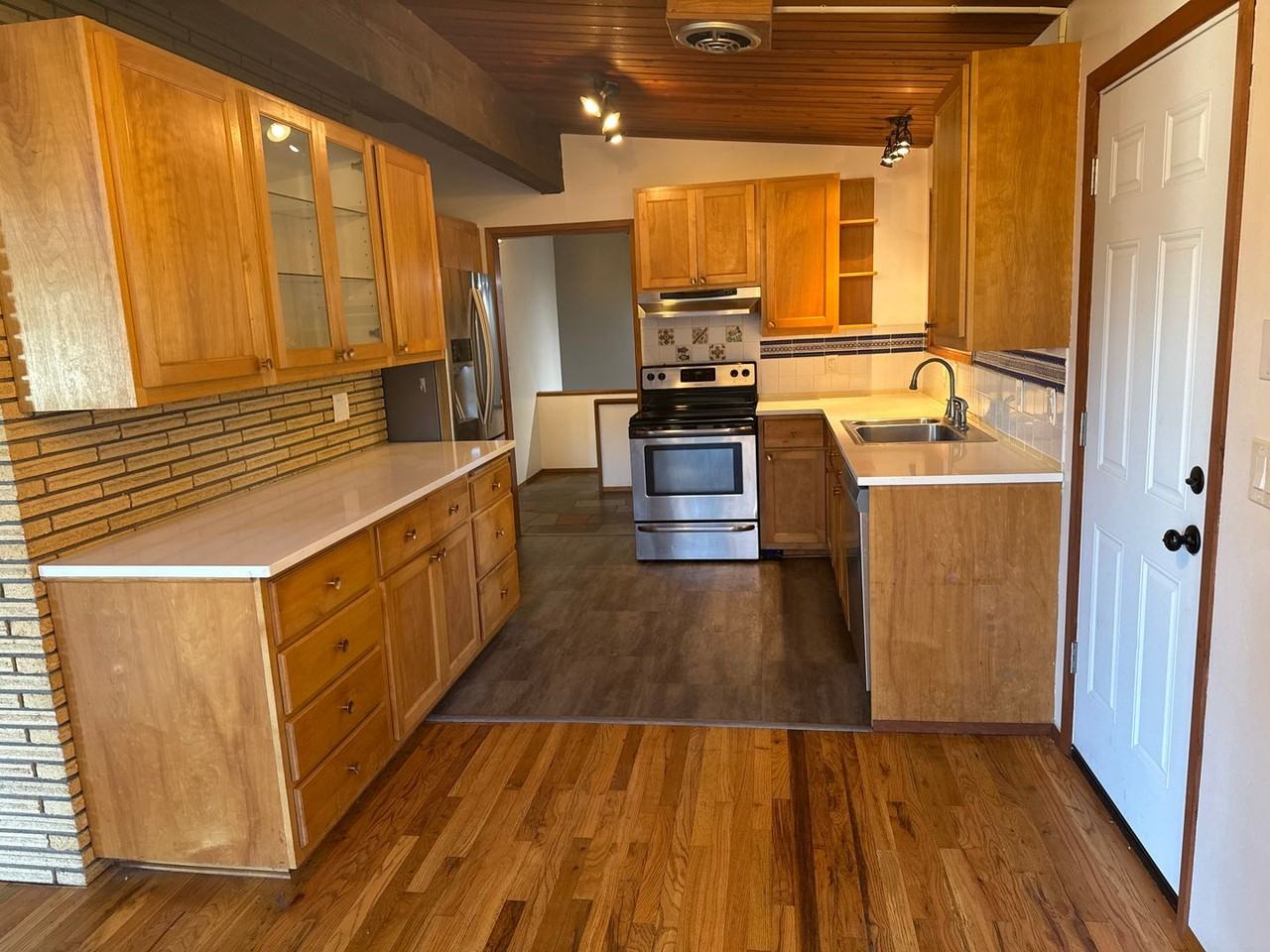 3240 Nw Elmwood Dr - Photo 5 of 38