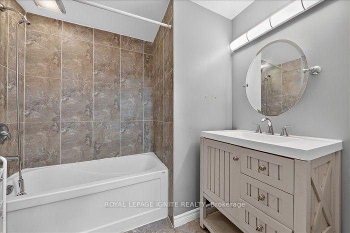 8 Vail Meadows Crescent - Photo 7 of 26