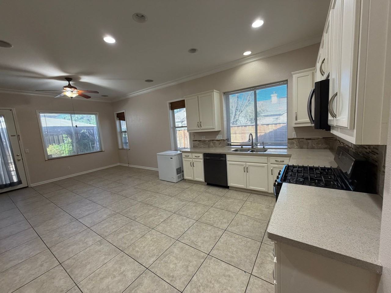 1193 Annamarie Way - Photo 6 of 17