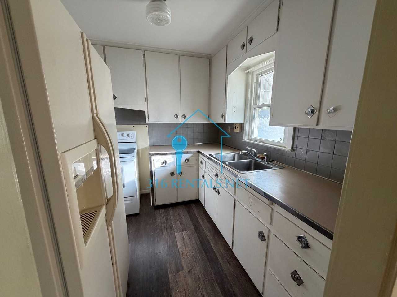 1153 N Pershing St - Photo 4 of 8
