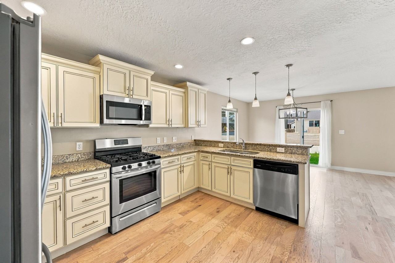 2349 E Jim Bridger Dr - Photo 4 of 30