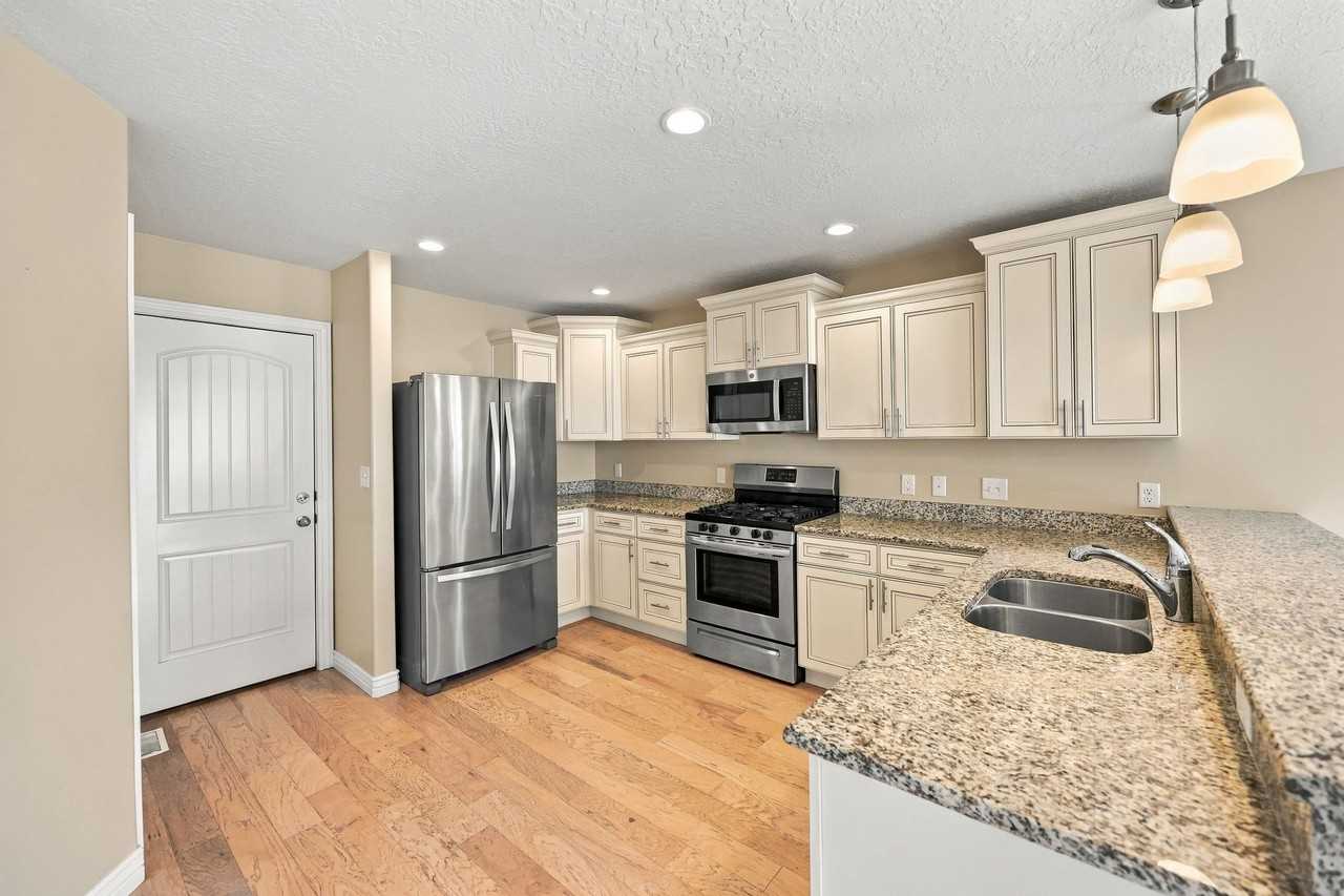 2349 E Jim Bridger Dr - Photo 5 of 30