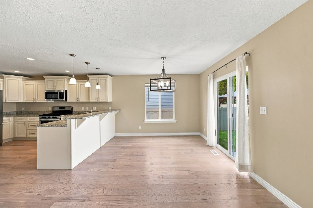 2349 E Jim Bridger Dr - Photo 6 of 30