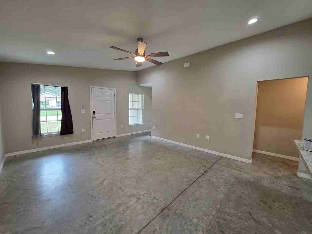 447 Avenue A Ne - Photo 5 of 21