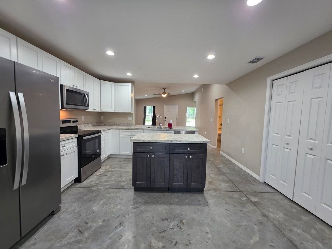 447 Avenue A Ne - Photo 7 of 21