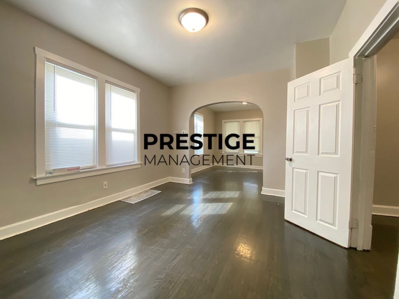 4907 Tod Ave - Photo 4 of 10
