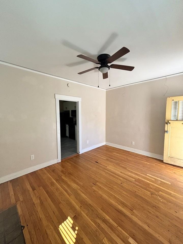 403 N Tyndall Ave - Photo 3 of 9