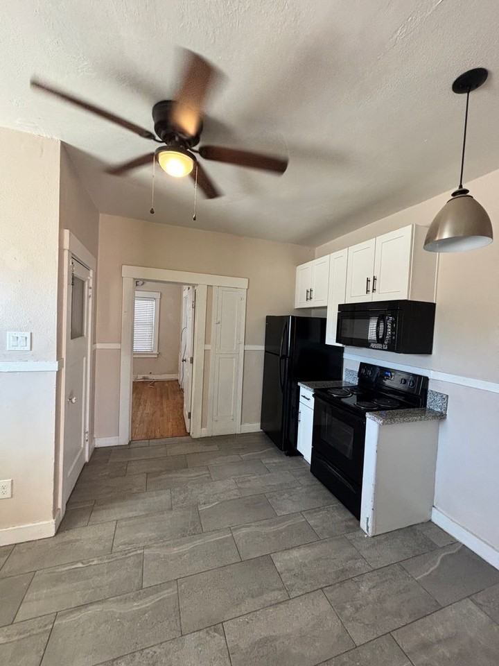 403 N Tyndall Ave - Photo 4 of 9