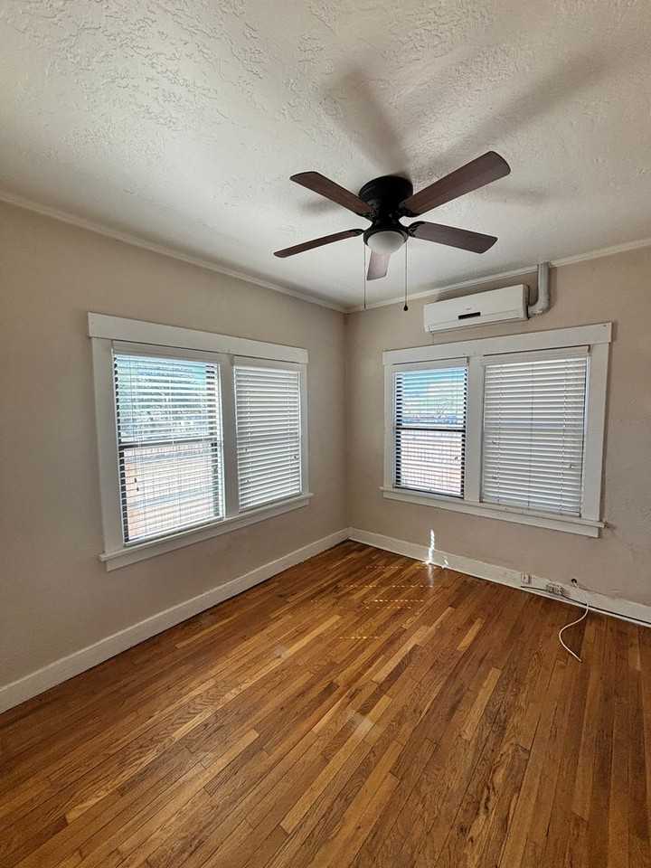 403 N Tyndall Ave - Photo 6 of 9