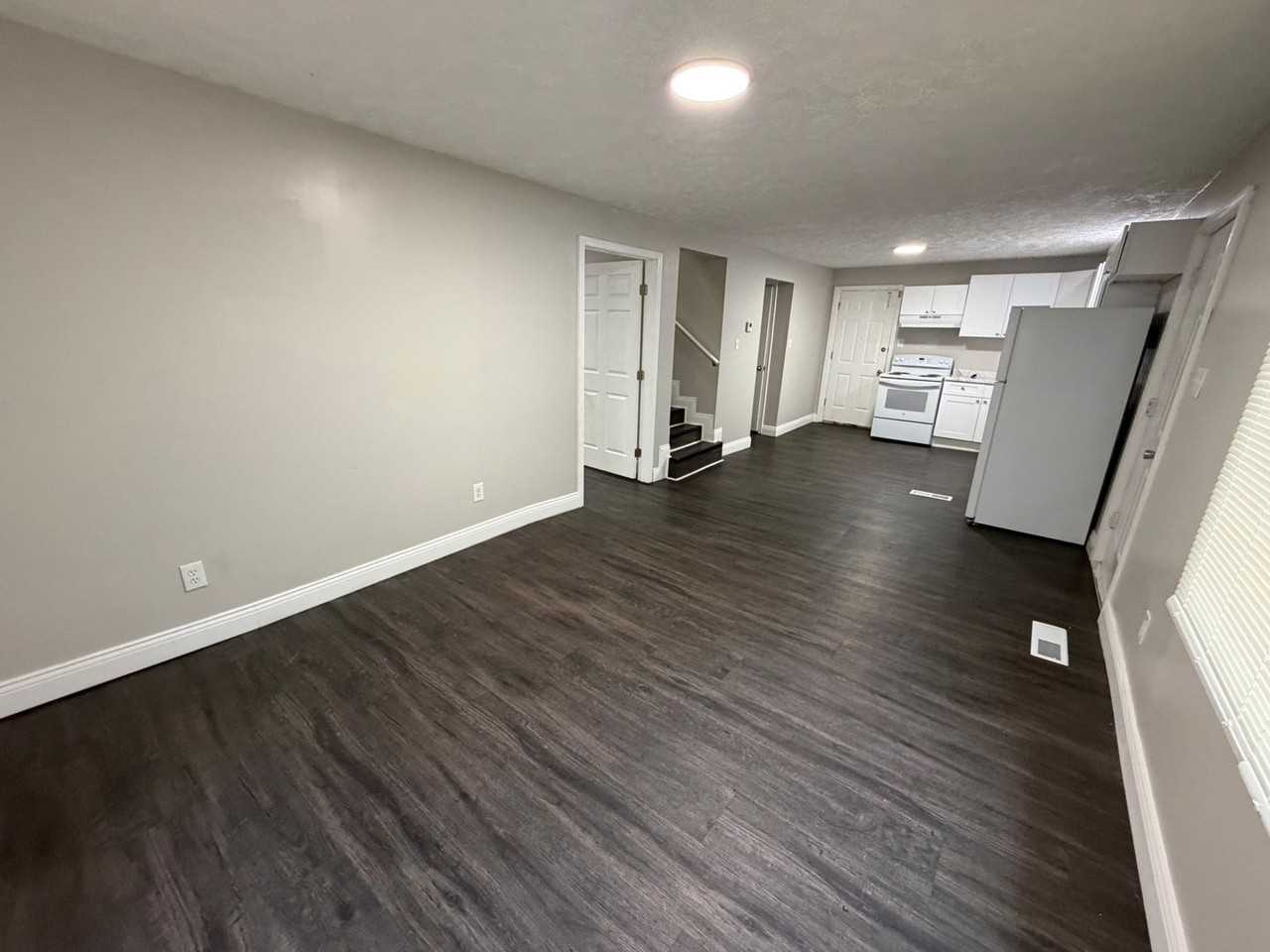 306 Oak St - Photo 3 of 13