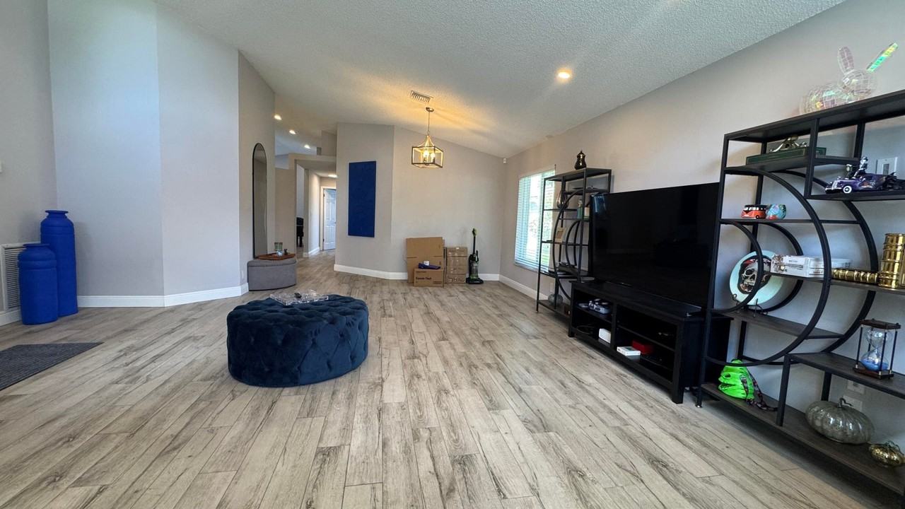 8610 Tourmaline Blvd - Photo 5 of 15