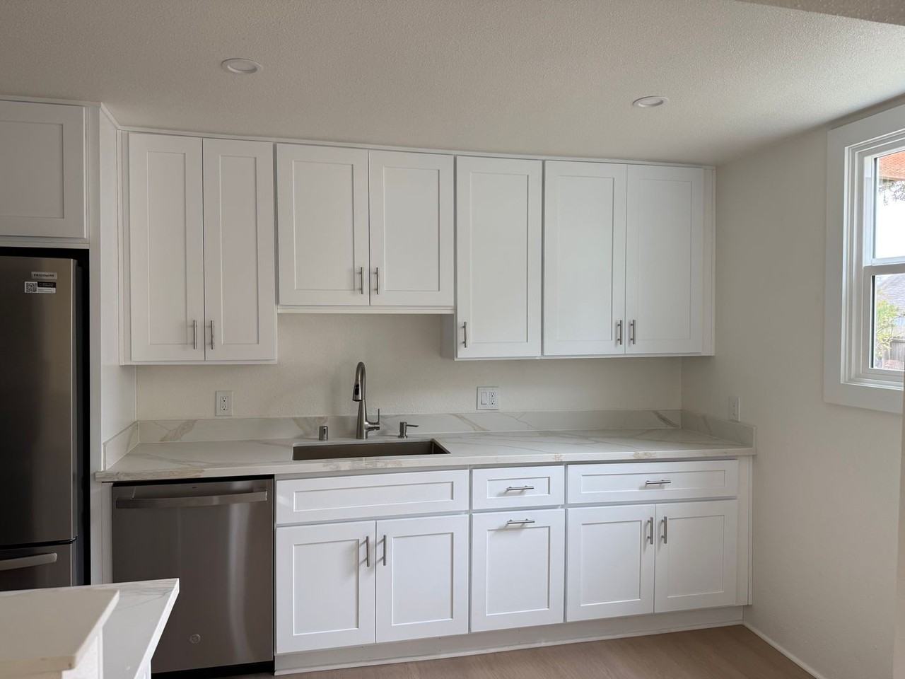 1100 Park Ave - Photo 6 of 29