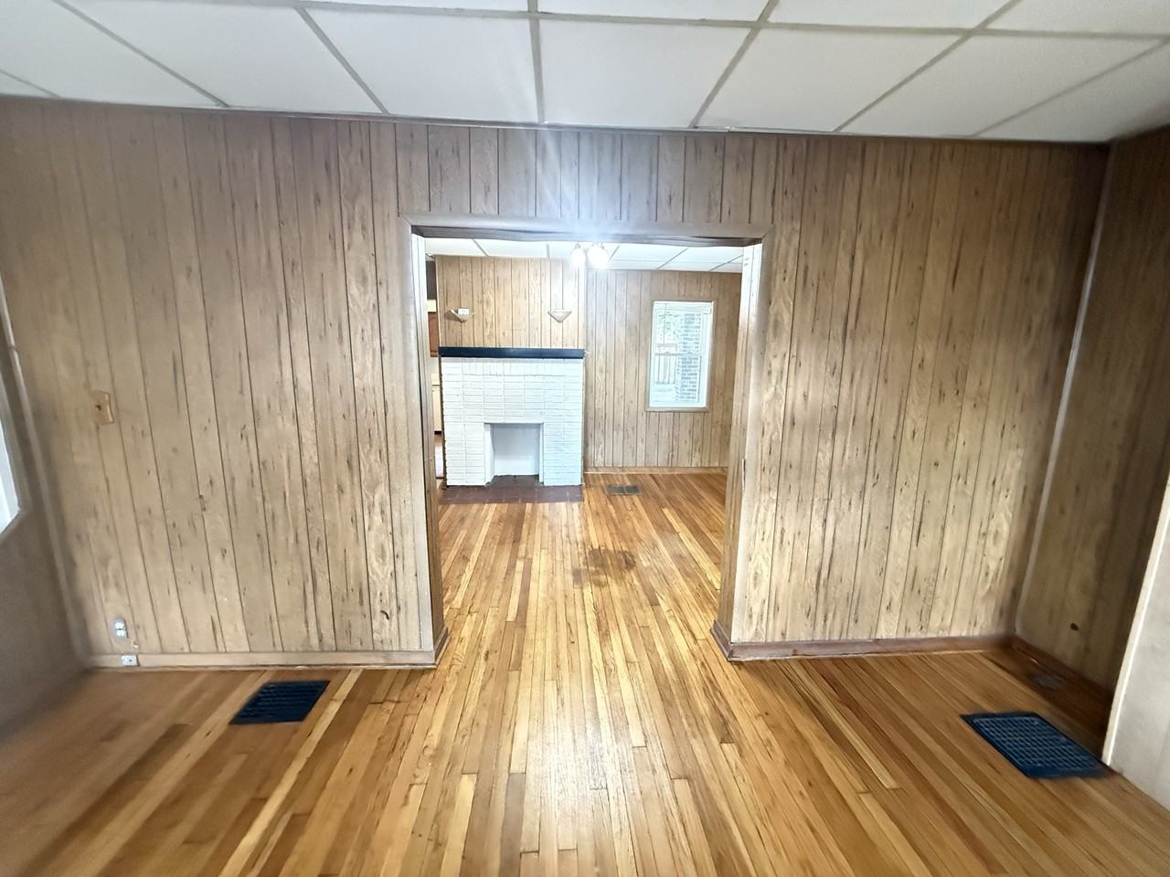 837 Greenfield Avenue - Photo 3 of 13