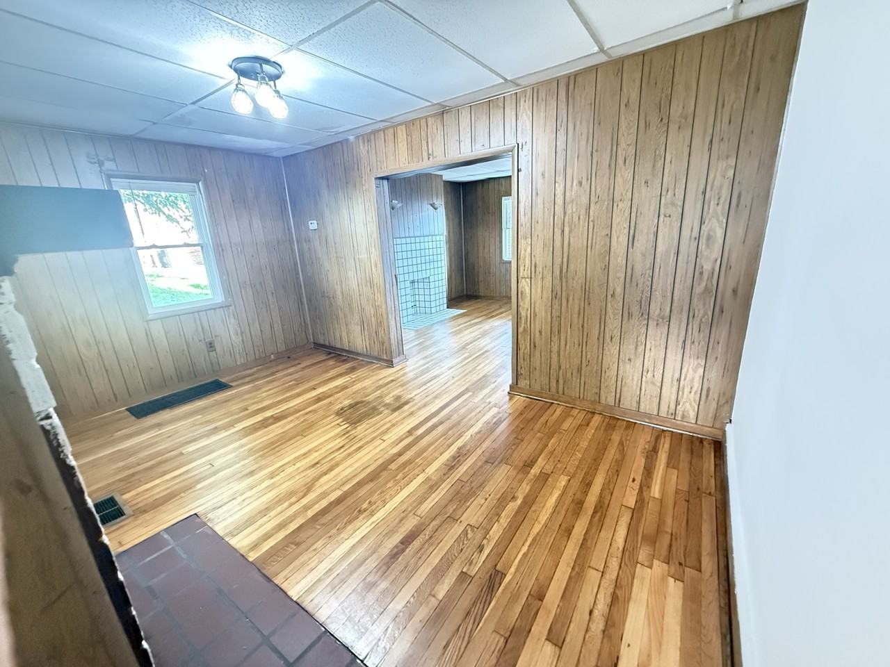 837 Greenfield Avenue - Photo 4 of 13