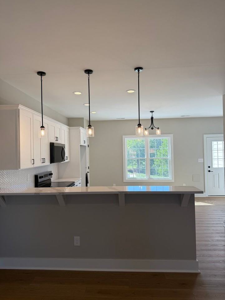 612 Monument St - Photo 3 of 9