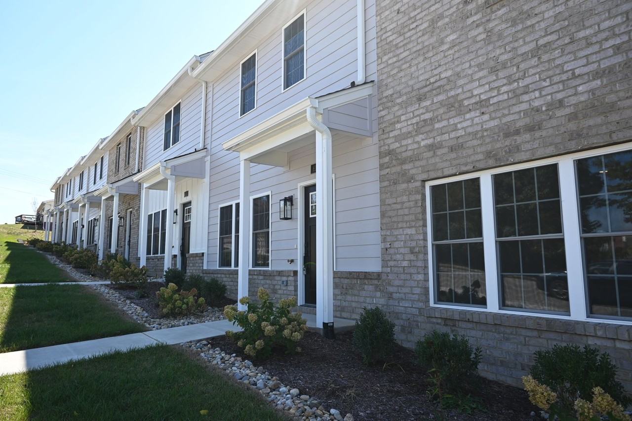 612 Monument St - Photo 4 of 9