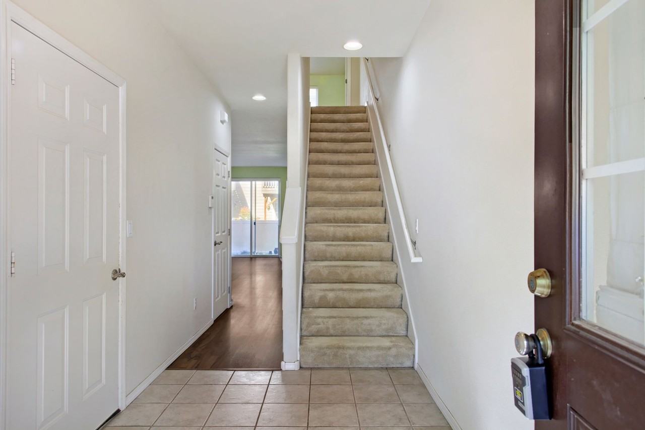 9251 Sw Tanoak Ln - Photo 2 of 32