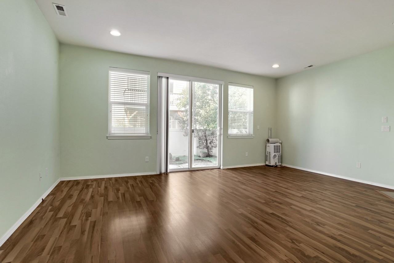 9251 Sw Tanoak Ln - Photo 5 of 32