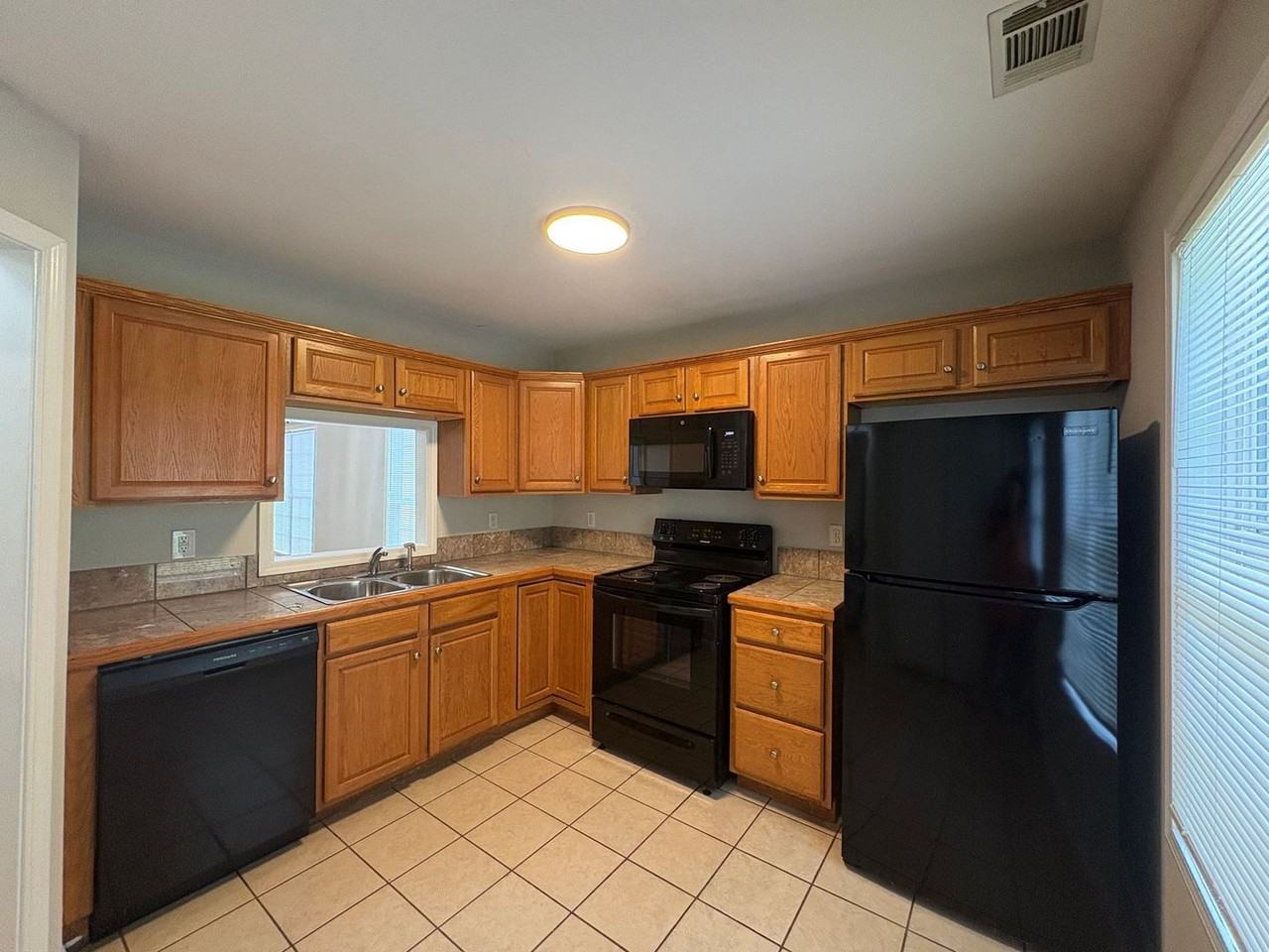 540 N Peter St - Photo 4 of 11