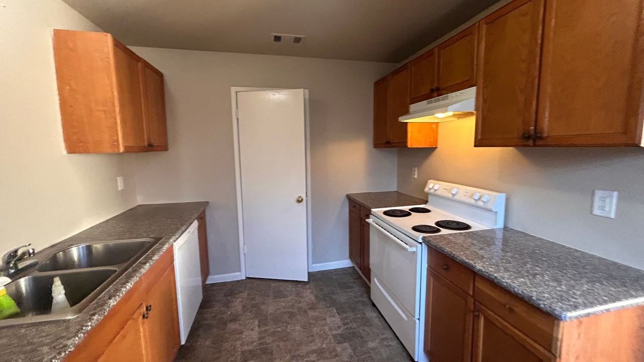8805 Laird St - Photo 3 of 24