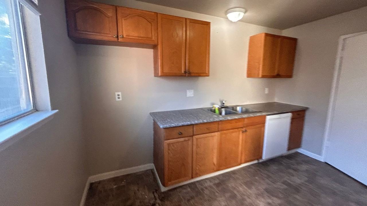 8805 Laird St - Photo 7 of 24